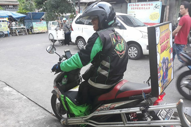 Iwan, Driver Go-Send Same Day Delivery Dengan Keterbatasan Fisik
